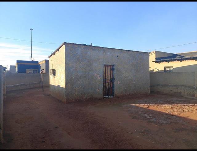 1 BEDROOM HOUSE FOR SALE IN MOLELEKI